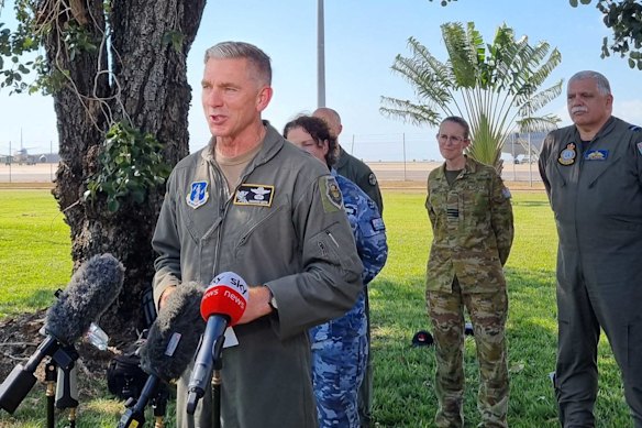 Brigadier -generaal Shannon Smith spreekt in Darwin terwijl Amerikaanse troepen zich bij de Australian Defence Force voegen voor oefening Talisman Sabre.