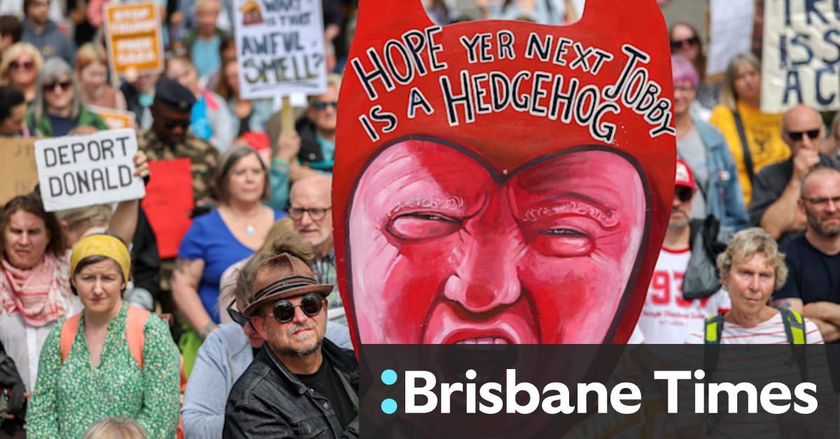 Demonstranten gooien Schotse jargon naar Trump terwijl hij weggaat op zijn golfbaan