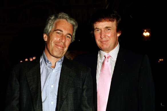 Jeffrey Epstein en Donald Trump in Mar-A-Lago in Palm Beach, Florida, in 1997.