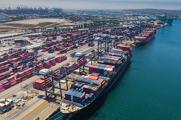 De drukke haven van Los Angeles suggereert geen vertraging in het bedrijfsleven.