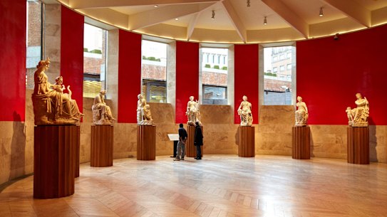 Kamer van de muzen - zie de sculpturen.