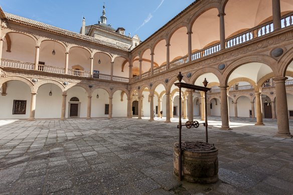 Patio in het Tavera Museum Hospital.