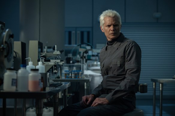 Timothy Olyphant als de ondoorgrondelijke synthetische kirsh in Alien: Earth.