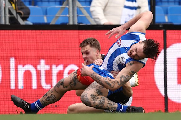 Cam Zurhaar werd na dit incident uitgesloten van de wedstrijd.