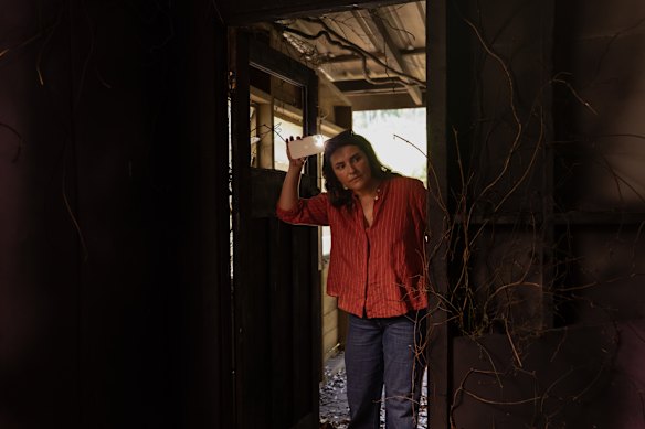 Morgana O'Reilly als Joni Gray.