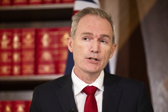 Voormalige woordvoerder van buitenlandse zaken en communicatie David Coleman voegt zich bij negen.