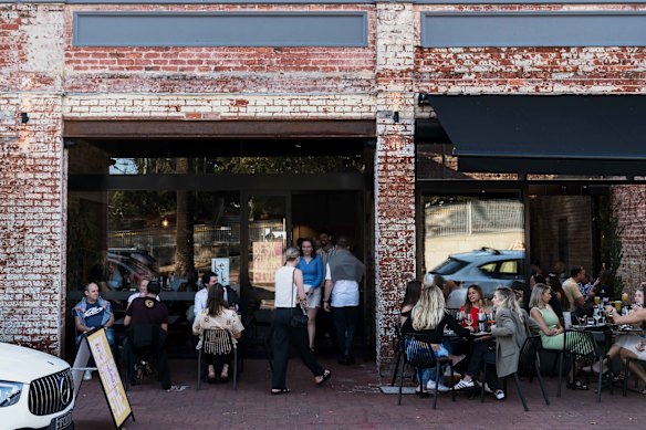 Besk in West Leederville viert zijn zesde verjaardag.