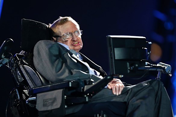 Stephen Hawking wilde een van zijn fundamentele theorieën over het universum testen nadat zwaartekrachtgolven voor het eerst in 2015 werden gedetecteerd.