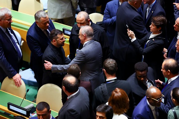 Premier Anthony Albanese sprak met president van Oekraïne Volodymyr Zelensky op de vloer van de Algemene Vergadering van de VN.