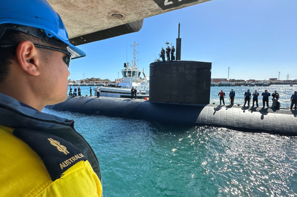 Een Amerikaanse nucleair aangedreven onderzeeërdokken in Rockingham, West-Australië, in maart vorig jaar.