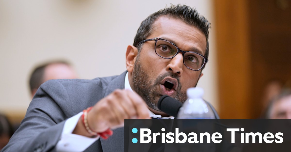 FBI-directeur weigert om zeven keer de belangrijkste vraag van Trump-Epstein te beantwoorden