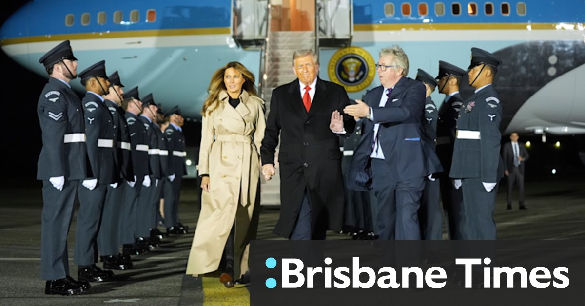 De Amerikaanse president arriveert voor Pomp- en guerrilla -protesten