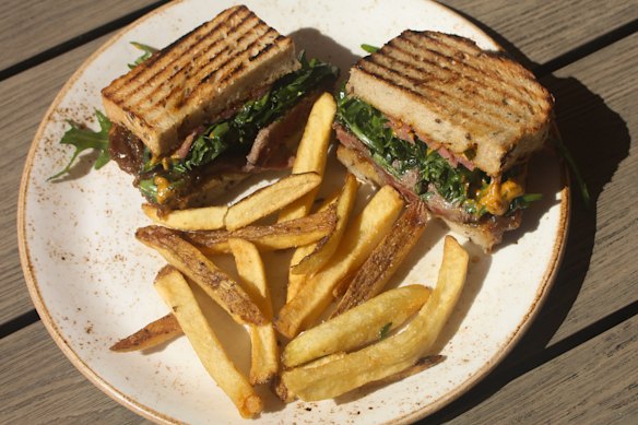 Het biefstuk sandwich.