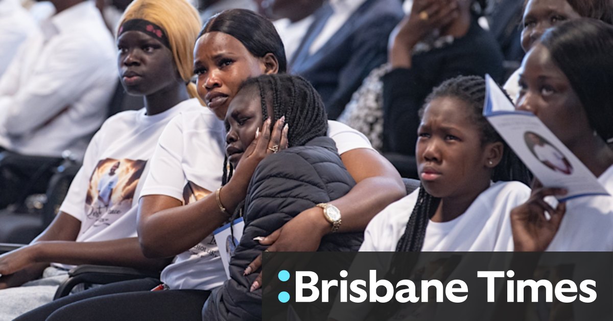 Rouwenden vaarwel gekke stekende slachtoffer chol chol chuti achiek in Sunbury Anglican Church
