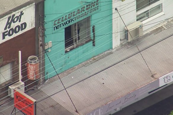 Het venster waar de schoten naar verluidt zijn afgevuurd.