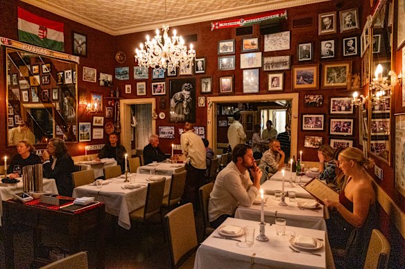 Corner 75 in Randwick kreeg een hoed.