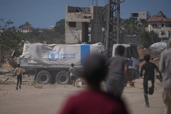 Hulpvrachtwagens arriveren woensdag in Deir al-Balah.