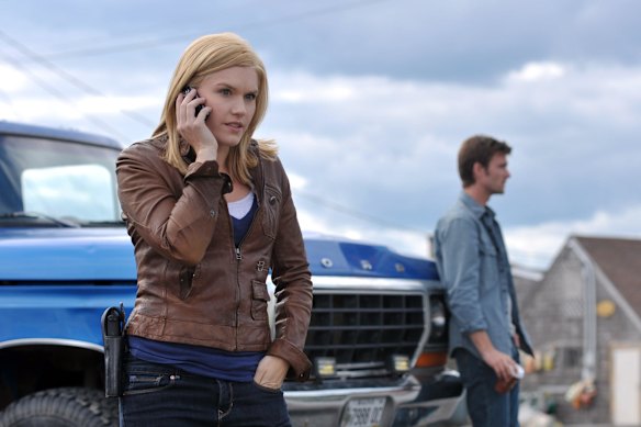 Emily Rose en Lucas Bryant in Haven.