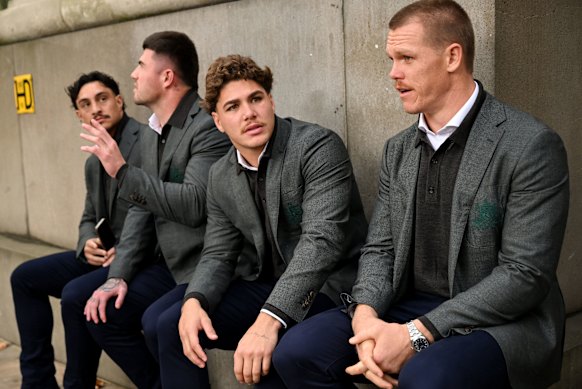 Kangaroos-functionarissen hebben Reece Walsh een mediaverbod opgelegd terwijl hij op tournee was.