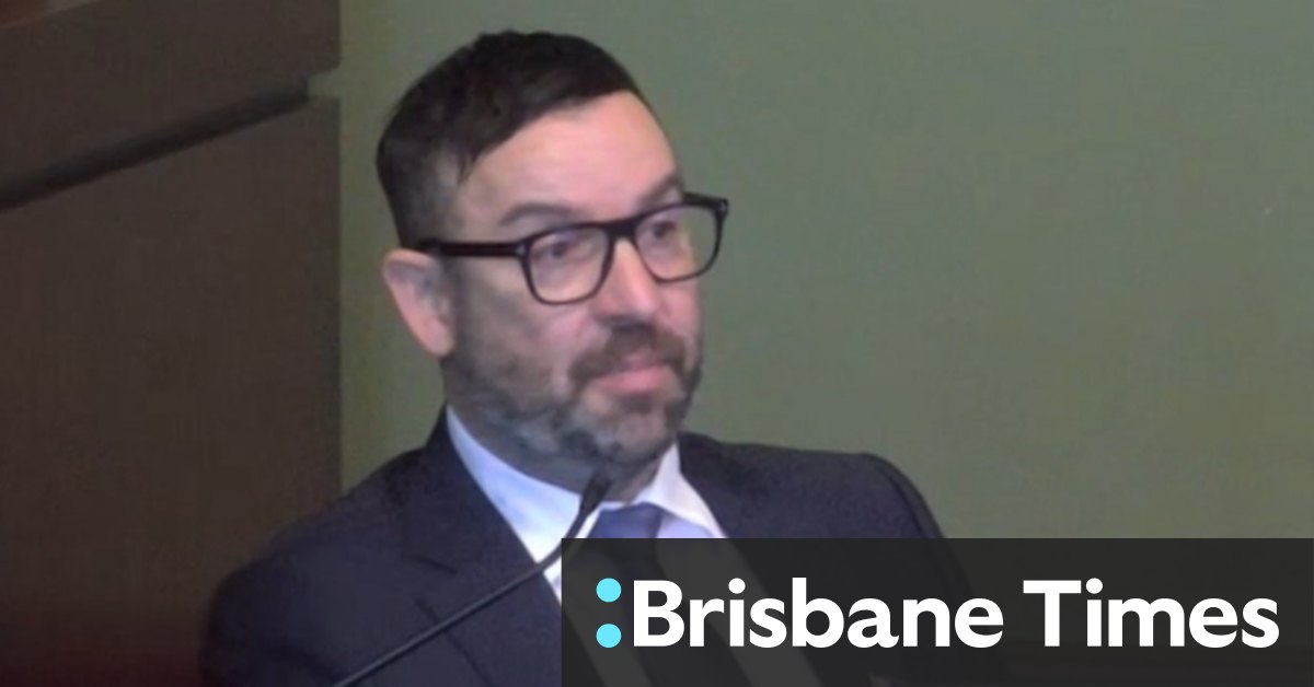 Wethouder Peter Ristevski van Sydney spreekt burgemeester Ned Mannoun uit