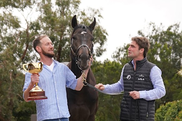 Middle Earth-trainer Ciaron Maher, links, mikt op zijn tweede overwinning in de Melbourne Cup nadat hij en David Eustace in 2022 wonnen met Gold Trip.