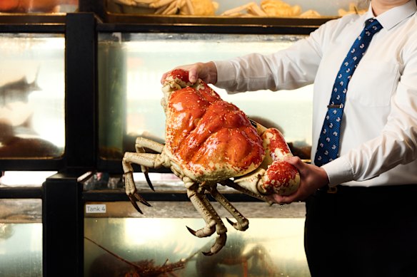 Koningskrab bij Royal Palace Seafood.