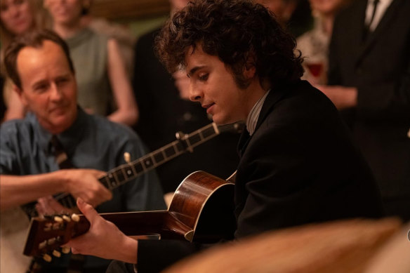 Timothee Chalamet, als Bob Dylan in A Complete Unknown, is genomineerd voor de beste compilatie-soundtrack voor visuele media.