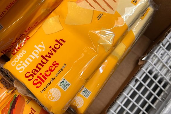 Smeltkaas, waarbij elk plakje individueel verpakt was, werd uitgekozen als een slecht voorbeeld van plastic afval.