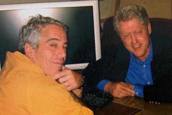 Bill Clinton (rechts) met Jeffrey Epstein.