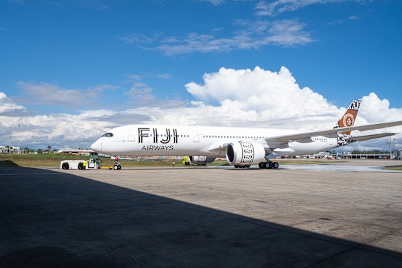 Een Fiji Airways A350 op de grond.
