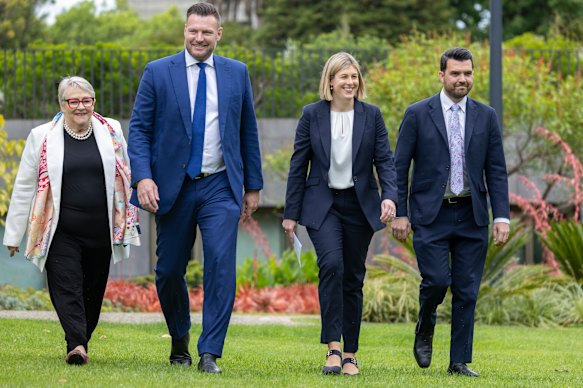 Jess Wilson met haar nieuwe leiderschapsteam, Bev McArthur, Sam Groth en Evan Mulholland.