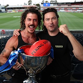 Adam Hyde en Reuben Styles uit Peking Duk voorafgaand aan de AFLW-beslisser van dit jaar in Ikon Park.