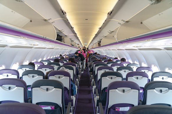 In de cabine van een Airbus A320-200-vliegtuig.