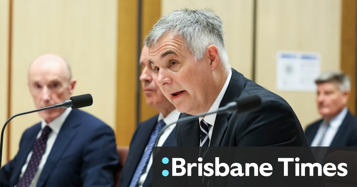 Stephen Rue weigert af te treden terwijl telco een revisie onthult