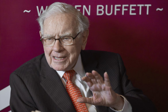 Het vertrek van Combs komt weken voordat Buffett zich voorbereidt op het beëindigen van zijn ambtstermijn als baas van Berkshire Hathaway, het conglomeraat dat hij sinds 1965 leidt.