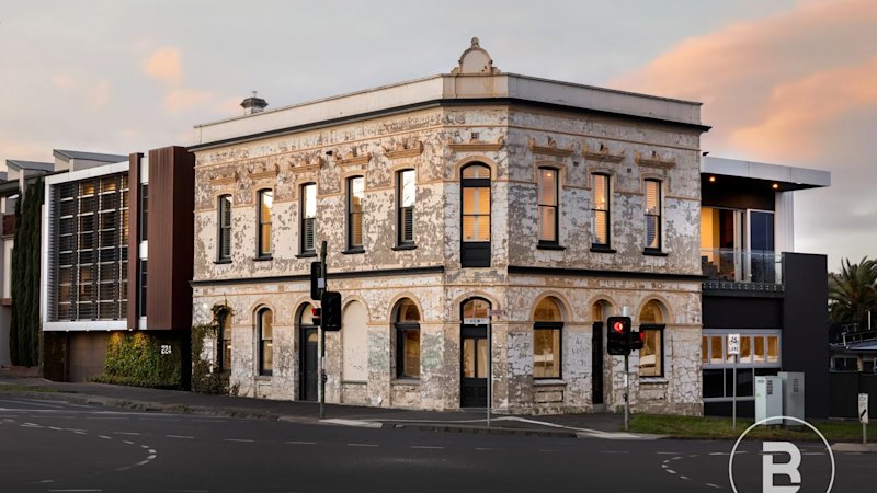 Dit huis is ontstaan ​​uit de fundamenten van een historische pub uit 1872