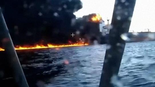 Een Oekraïense marinedrone treft een Russische olietanker in de Zwarte Zee.